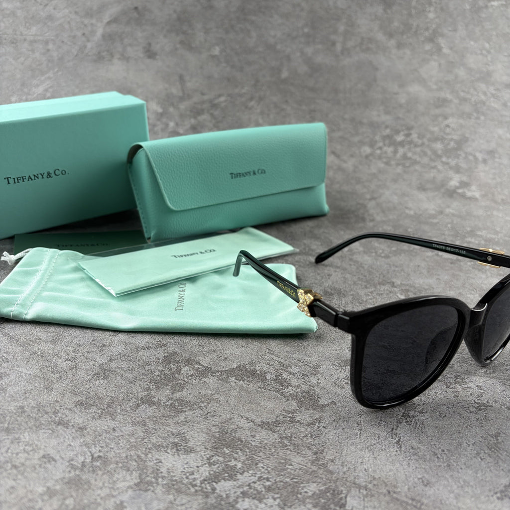 Classic Cat-Eye Sunglasses – Lightweight UV Protection Eyewear