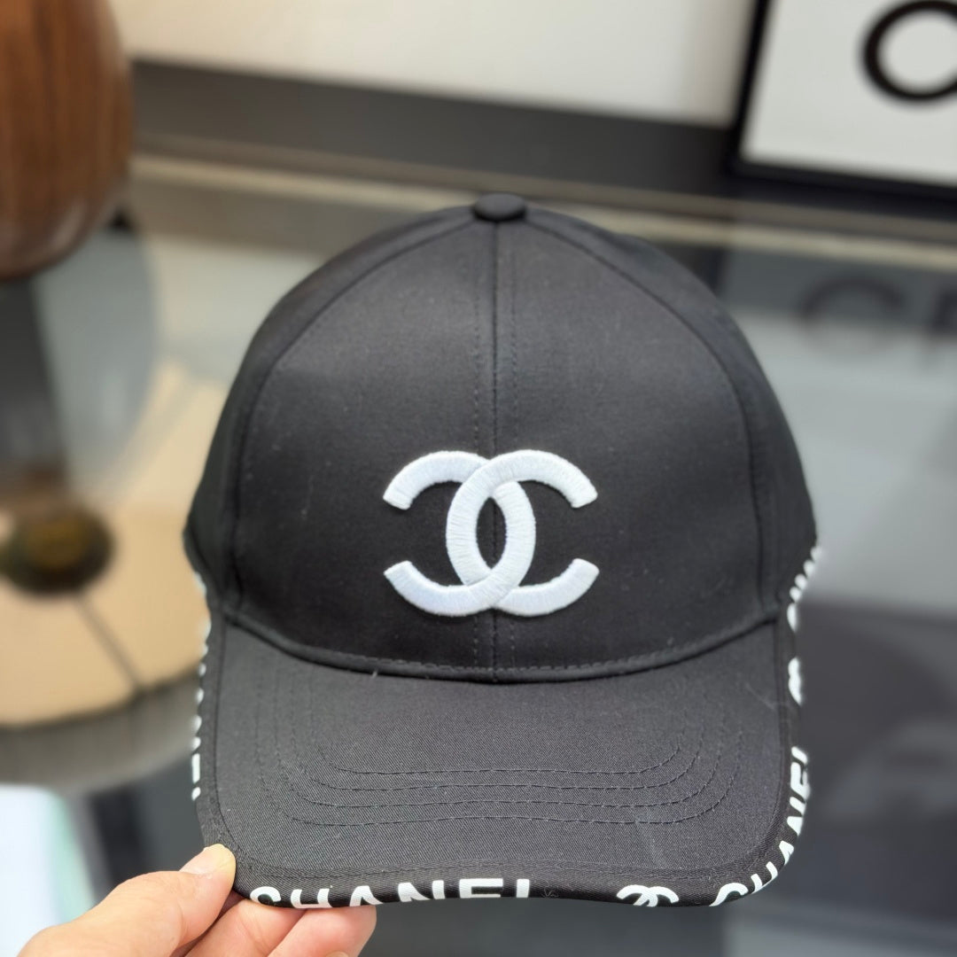 Premium Embroidered Baseball Cap - Classic Black Streetwear Hat